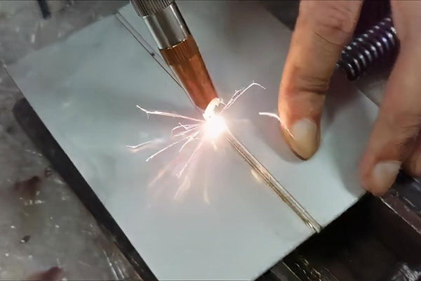 手持式激光焊接機與傳統焊接機比有什麽優勢？